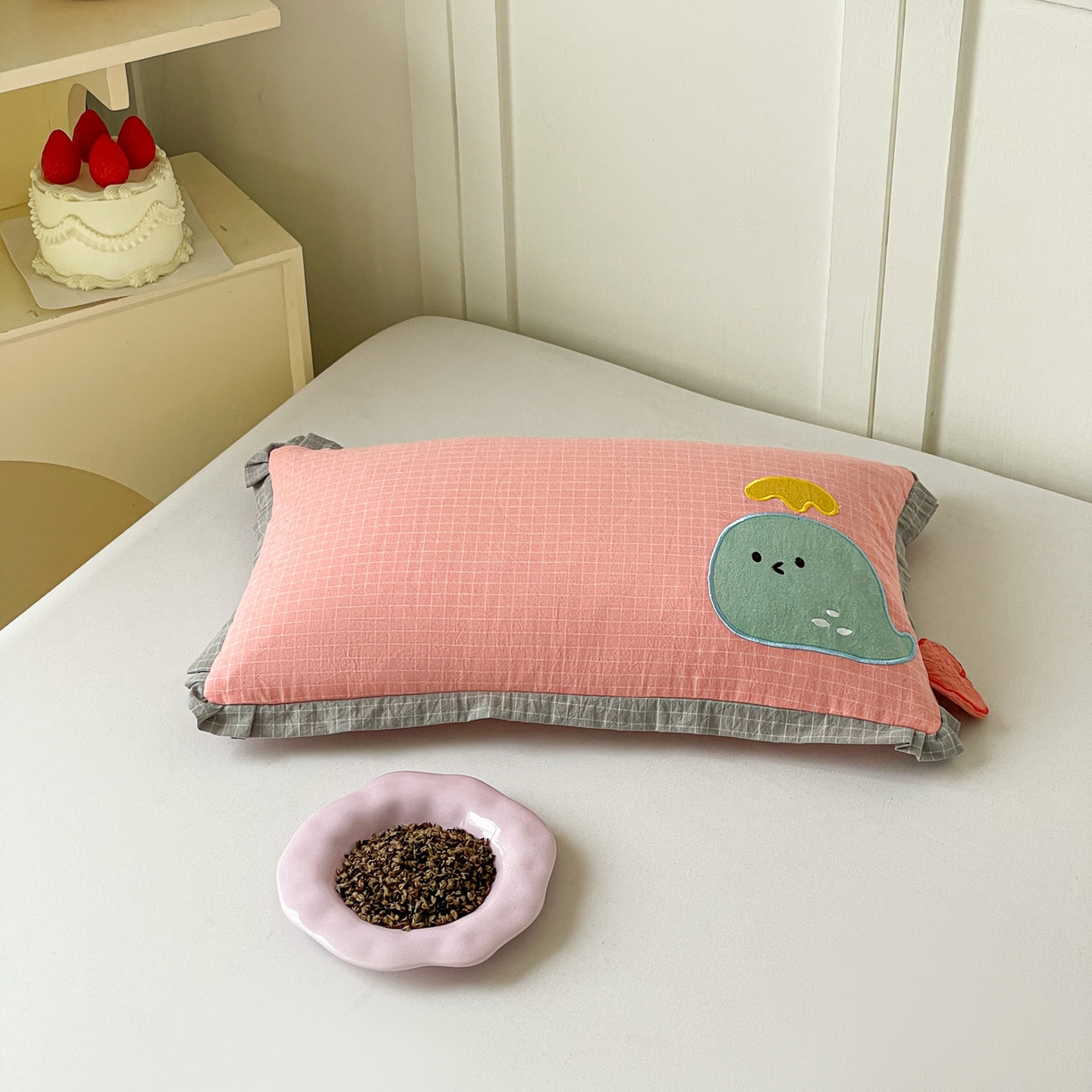 91家纺网 家纺一手货源 找家纺 梦叶草 2026新款全棉小鲸鱼荞麦枕枕头枕芯 小鲸鱼荞麦枕-粉色