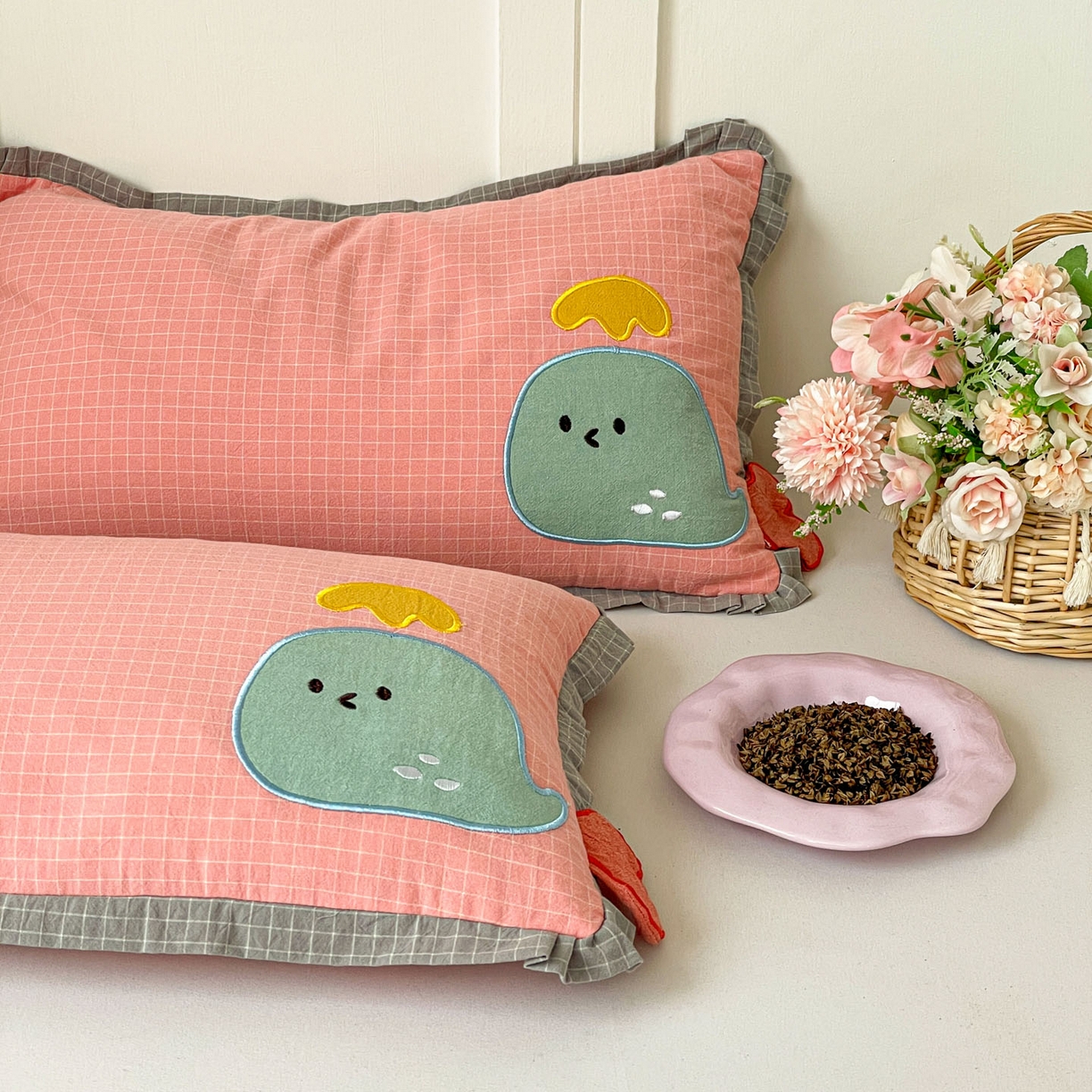 91家纺网 家纺一手货源 找家纺 梦叶草 2026新款全棉小鲸鱼荞麦枕枕头枕芯 小鲸鱼荞麦枕-粉色