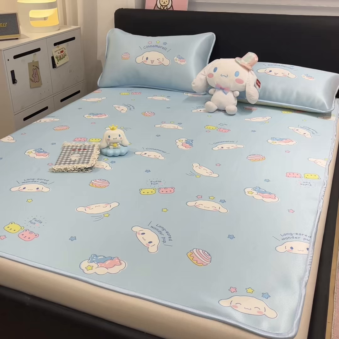 91家纺网 家纺一手货源 找家纺 暮思家居 2026新款三丽鸥正版授权数码印花A类可机洗1200D冰丝凉席三件套平铺款系列 平铺款-云朵大耳狗