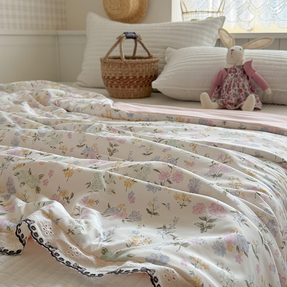 91家纺网 家纺一手货源 找家纺 Sweet dreams甜梦 2026新款A类蕾丝花边锦氨凉感夏凉被 春野碎花