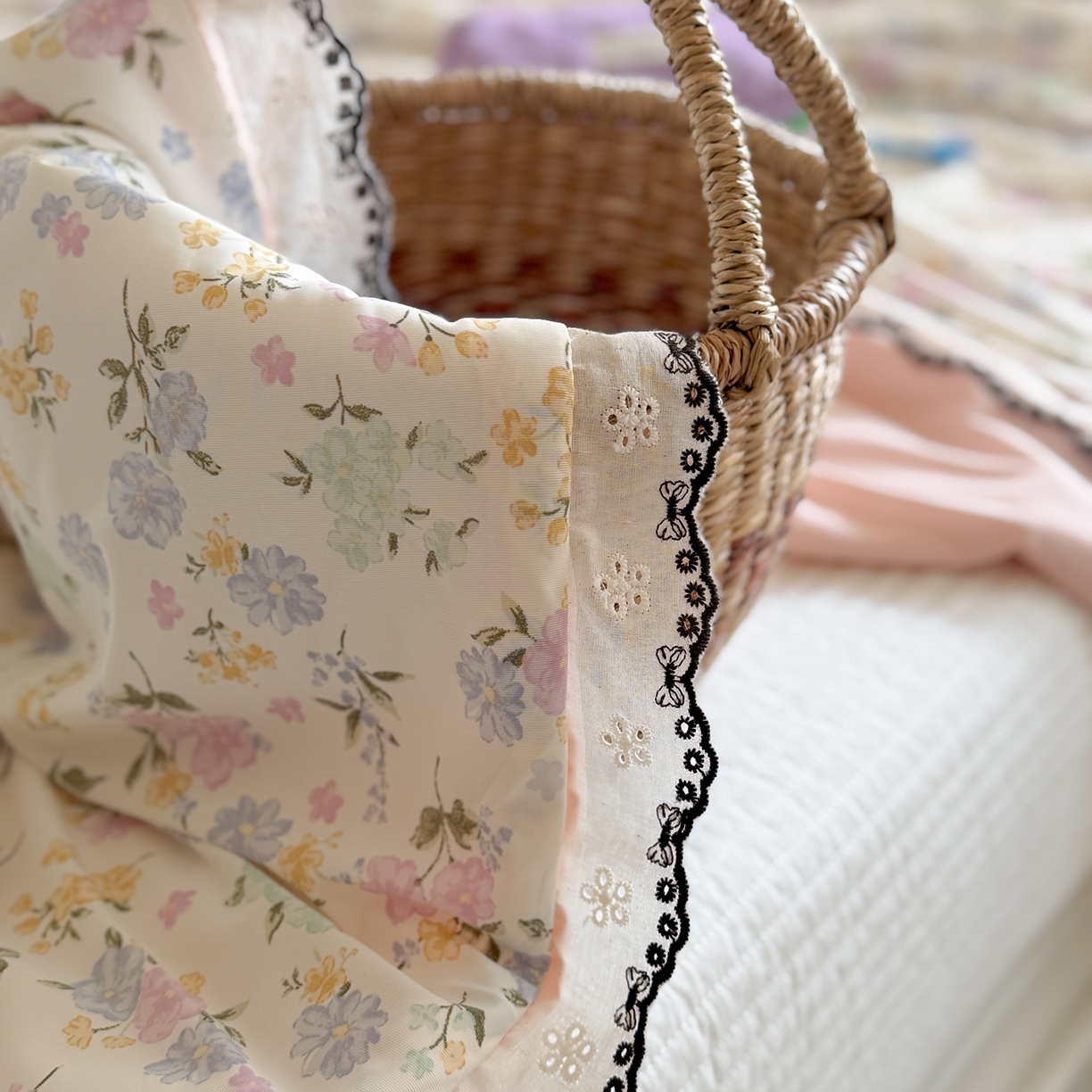 91家纺网 家纺一手货源 找家纺 Sweet dreams甜梦 2026新款A类蕾丝花边锦氨凉感夏凉被 春野碎花