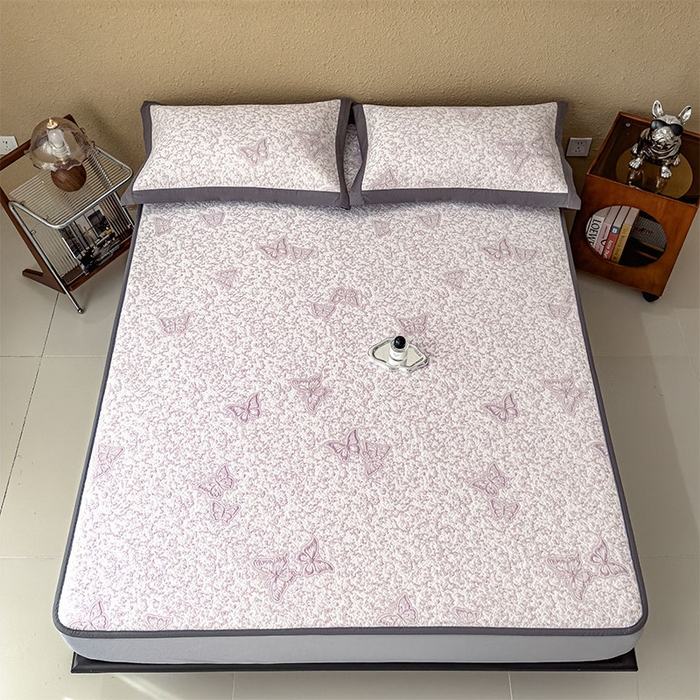 91家纺网 家纺一手货源 找家纺 几禾 2026新款凉感抗菌提花豆豆凉席蝶舞花语 床笠-蝶舞花语-雾雅紫