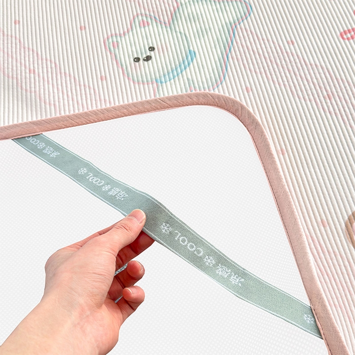 91家纺网 家纺一手货源 找家纺 几禾 2026新款卡通印花凉感凉豆豆凉席系列 萌萌皮皮狗--床席款