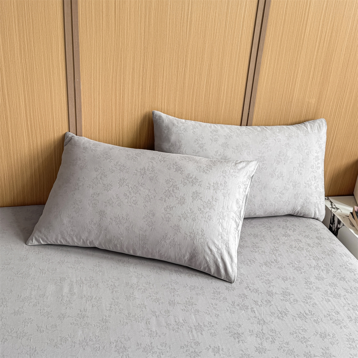 91家纺网 家纺一手货源 找家纺 灰鲸 2026新款全棉简约三层纱色织提花单品床单 花影-雾灰