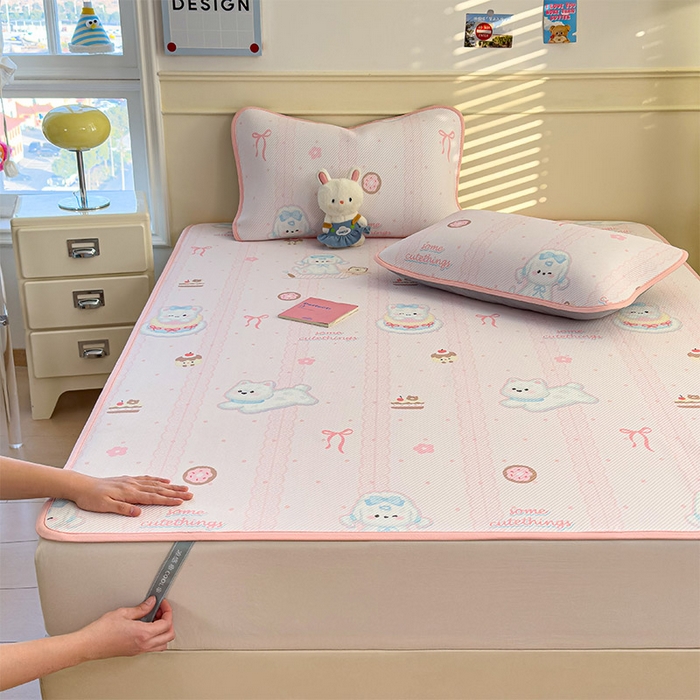 91家纺网 家纺一手货源 找家纺 几禾 2026新款卡通印花凉感凉豆豆凉席系列 萌萌皮皮狗--床席款