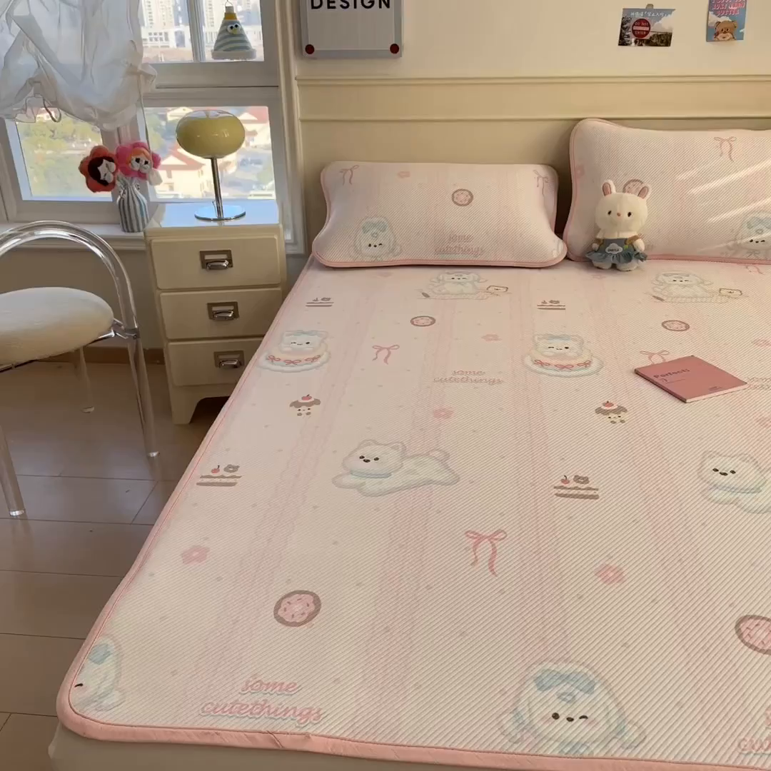 91家纺网 家纺一手货源 找家纺 几禾 2026新款卡通印花凉感凉豆豆凉席系列 萌萌皮皮狗--床席款