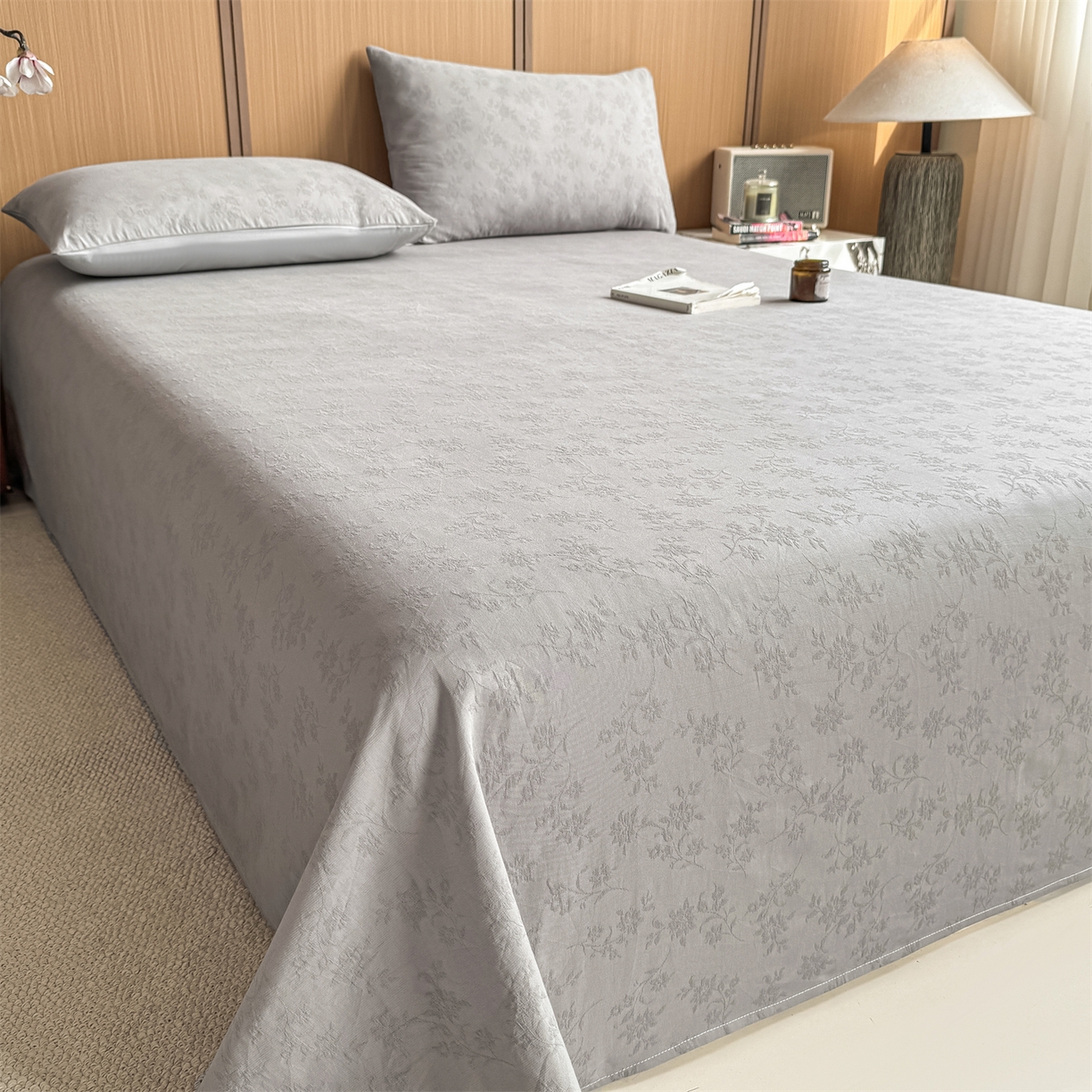 91家纺网 家纺一手货源 找家纺 灰鲸 2026新款全棉简约三层纱色织提花单品床单 花影-雾灰