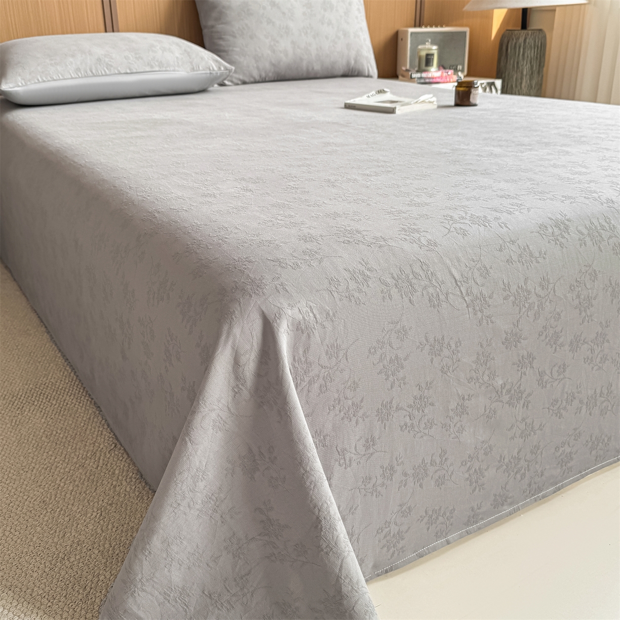 91家纺网 家纺一手货源 找家纺 灰鲸 2026新款全棉简约三层纱色织提花单品床单 花影-雾灰