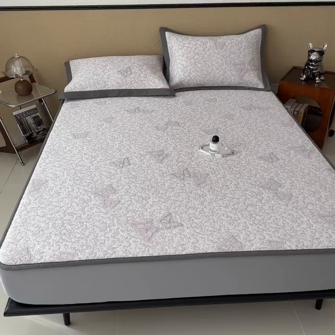 91家纺网 家纺一手货源 找家纺 几禾 2026新款凉感抗菌提花豆豆凉席蝶舞花语 床笠-蝶舞花语-雾雅紫