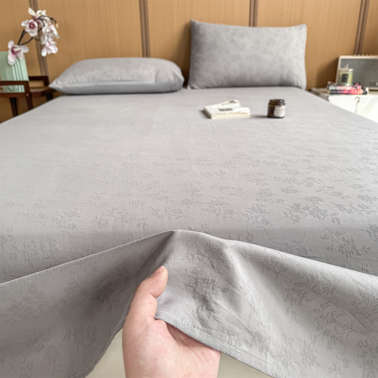 91家纺网 家纺一手货源 找家纺 灰鲸 2026新款全棉简约三层纱色织提花单品床单 花影-雾灰