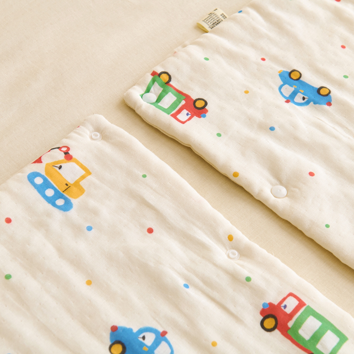 91家纺网 家纺一手货源 找家纺 拾小柒 2026新款全棉双层纱多功能防踢被 萌趣汽车城