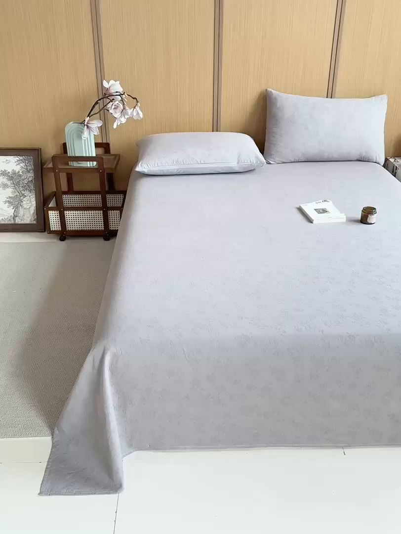 91家纺网 家纺一手货源 找家纺 灰鲸 2026新款全棉简约三层纱色织提花单品床单 花影-雾灰