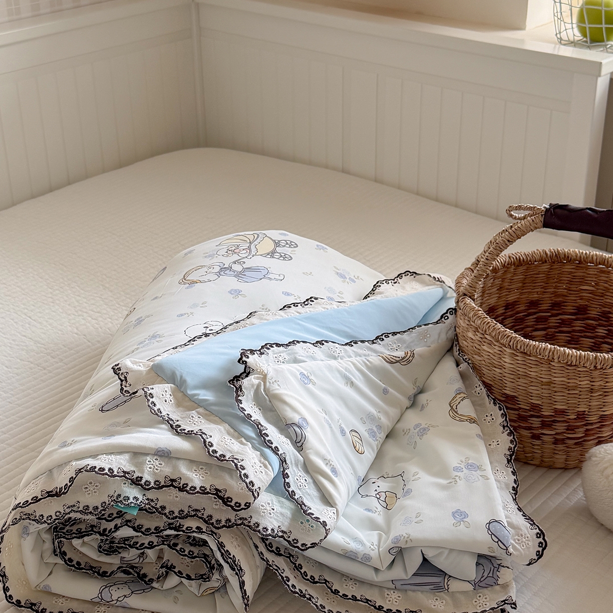 91家纺网 家纺一手货源 找家纺 Sweet dreams甜梦 2026新款A类蕾丝花边锦氨凉感夏凉被 帽子萌萌狗