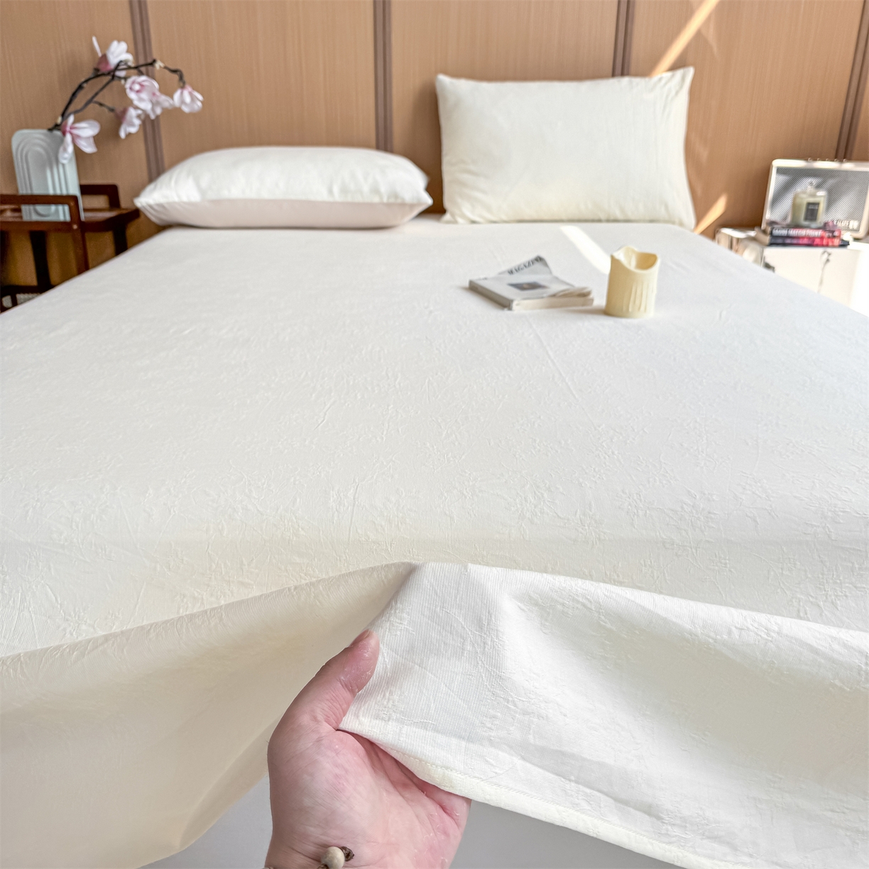 91家纺网 家纺一手货源 找家纺 灰鲸 2026新款全棉简约三层纱色织提花单品床单 花影-杏仁奶霜