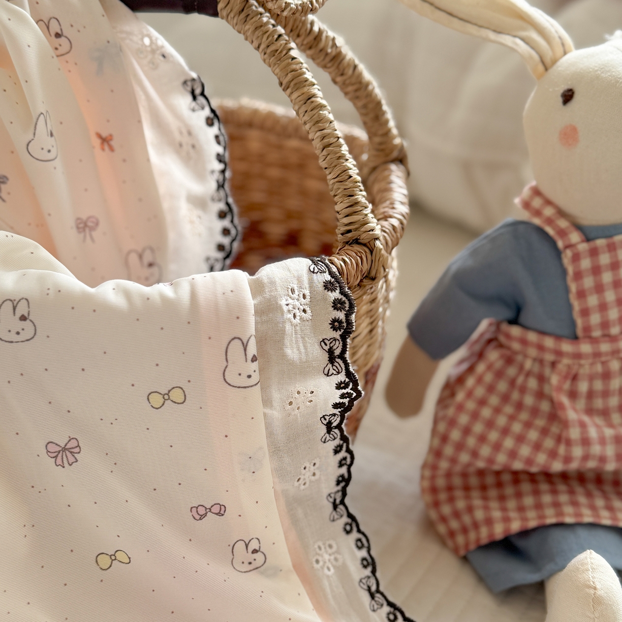 91家纺网 家纺一手货源 找家纺 Sweet dreams甜梦 2026新款A类蕾丝花边锦氨凉感夏凉被 萌兔蝴蝶结