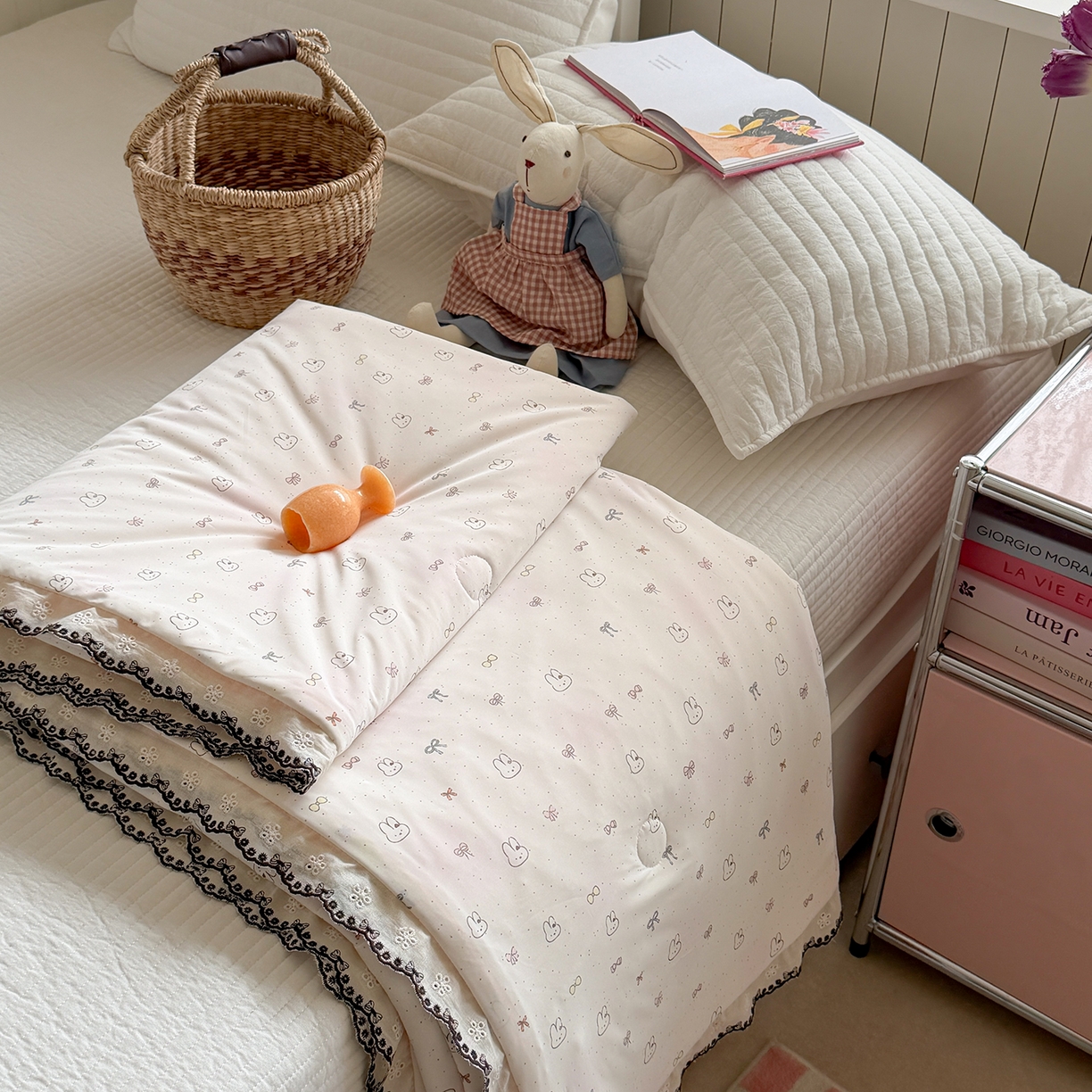 91家纺网 家纺一手货源 找家纺 Sweet dreams甜梦 2026新款A类蕾丝花边锦氨凉感夏凉被 萌兔蝴蝶结