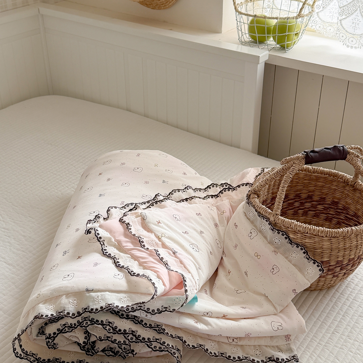 91家纺网 家纺一手货源 找家纺 Sweet dreams甜梦 2026新款A类蕾丝花边锦氨凉感夏凉被 萌兔蝴蝶结