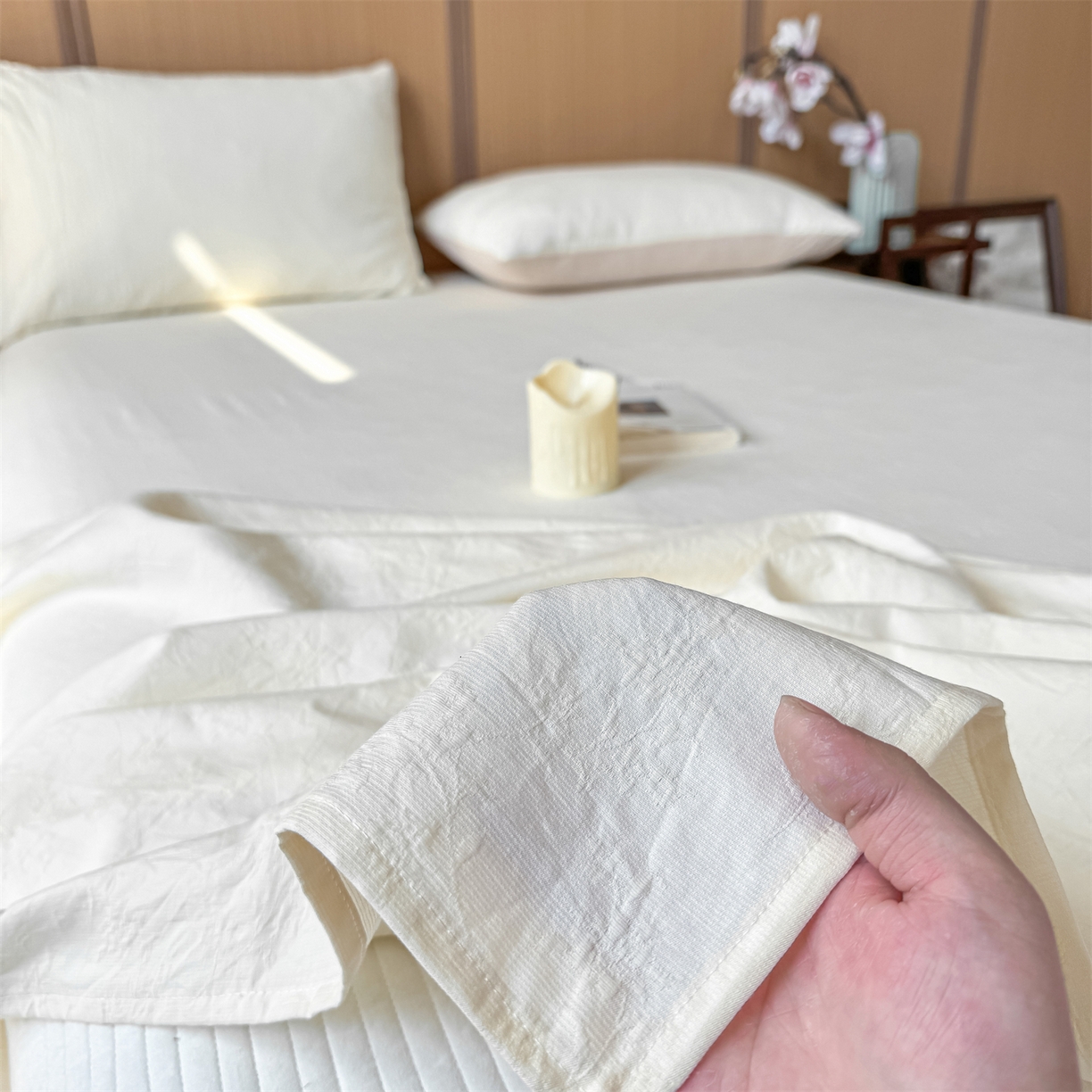 91家纺网 家纺一手货源 找家纺 灰鲸 2026新款全棉简约三层纱色织提花单品床单 花影-杏仁奶霜