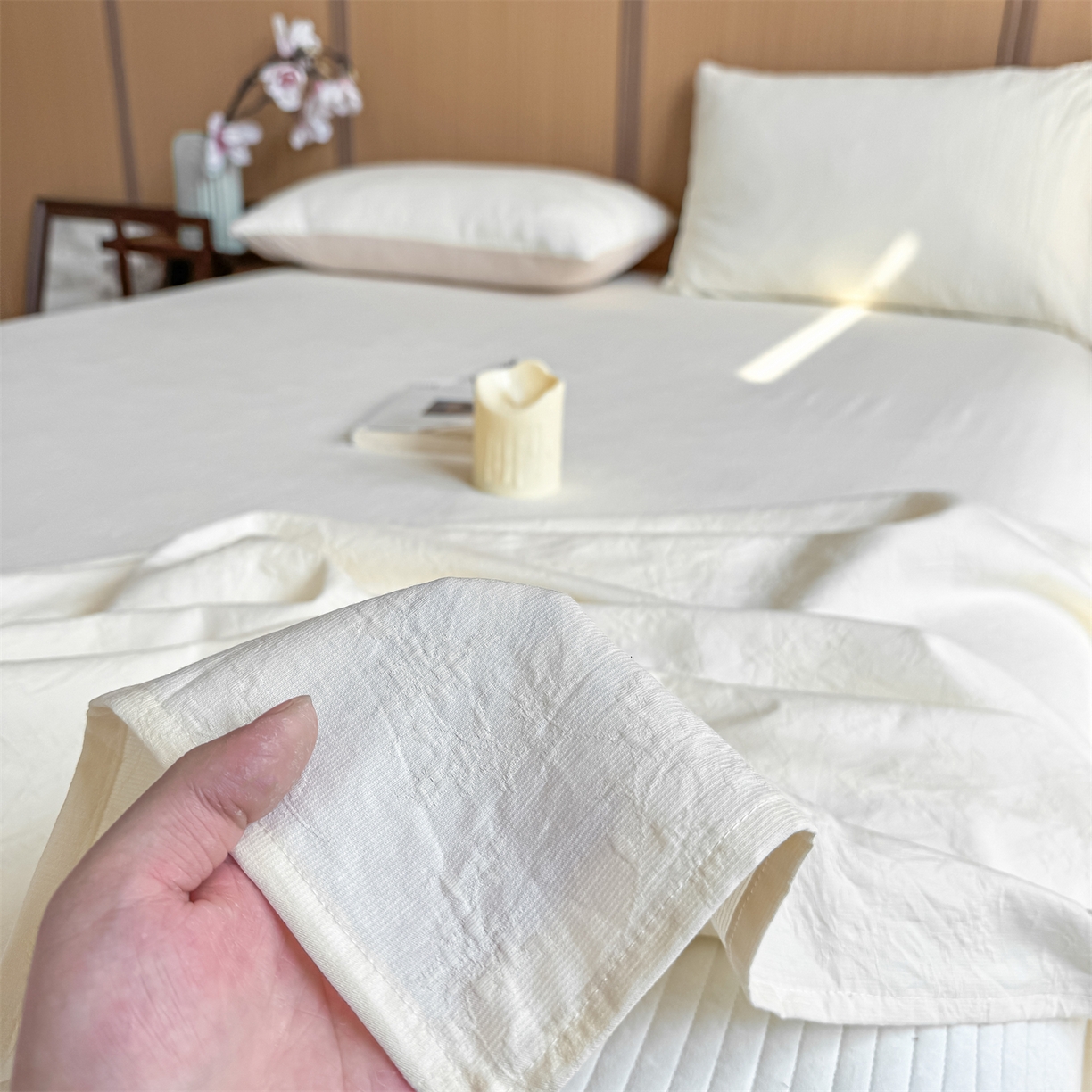 91家纺网 家纺一手货源 找家纺 灰鲸 2026新款全棉简约三层纱色织提花单品床单 花影-杏仁奶霜