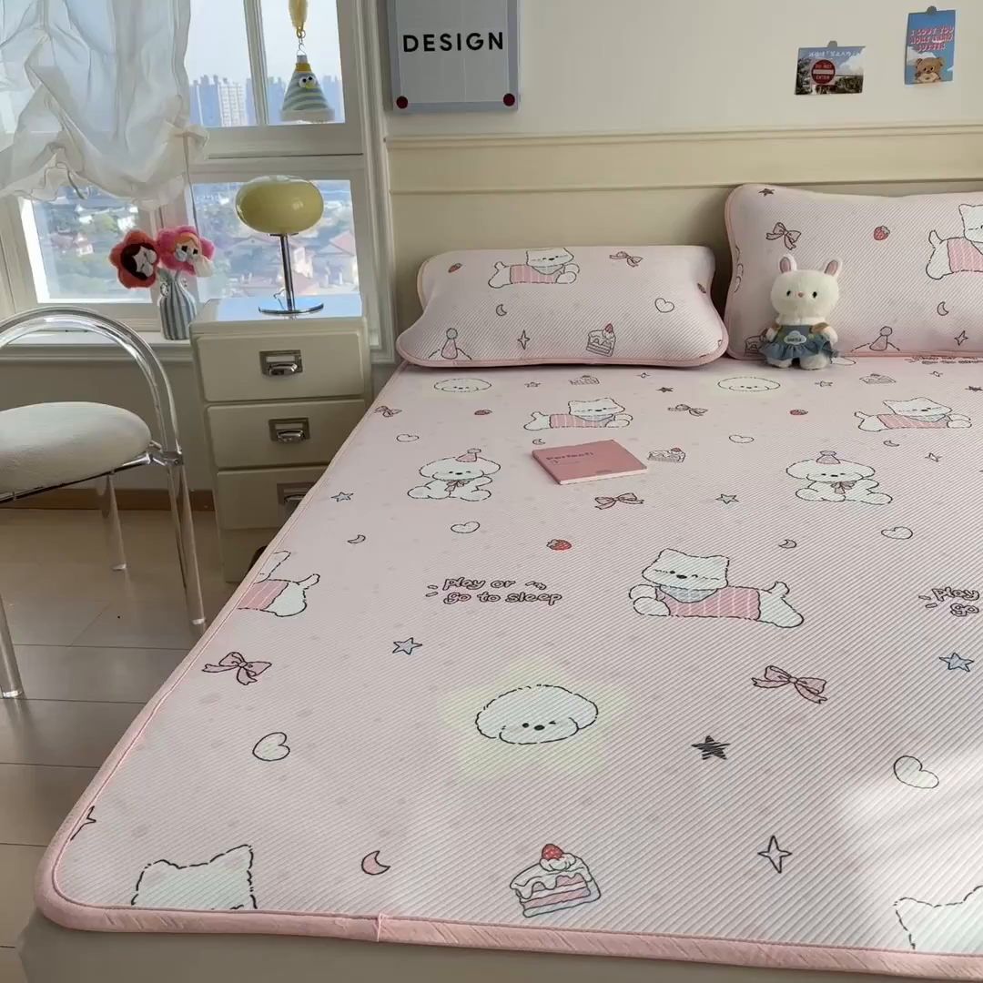 91家纺网 家纺一手货源 找家纺 几禾 2026新款卡通印花凉感凉豆豆凉席系列 心心蜜狗--床席款