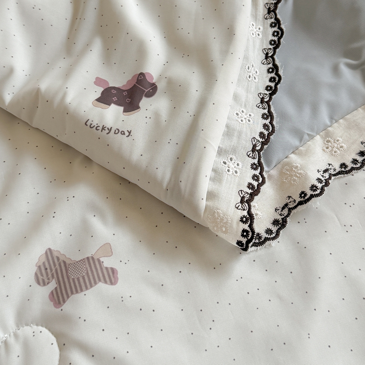 91家纺网 家纺一手货源 找家纺 Sweet dreams甜梦 2026新款A类蕾丝花边锦氨凉感夏凉被 星星木马