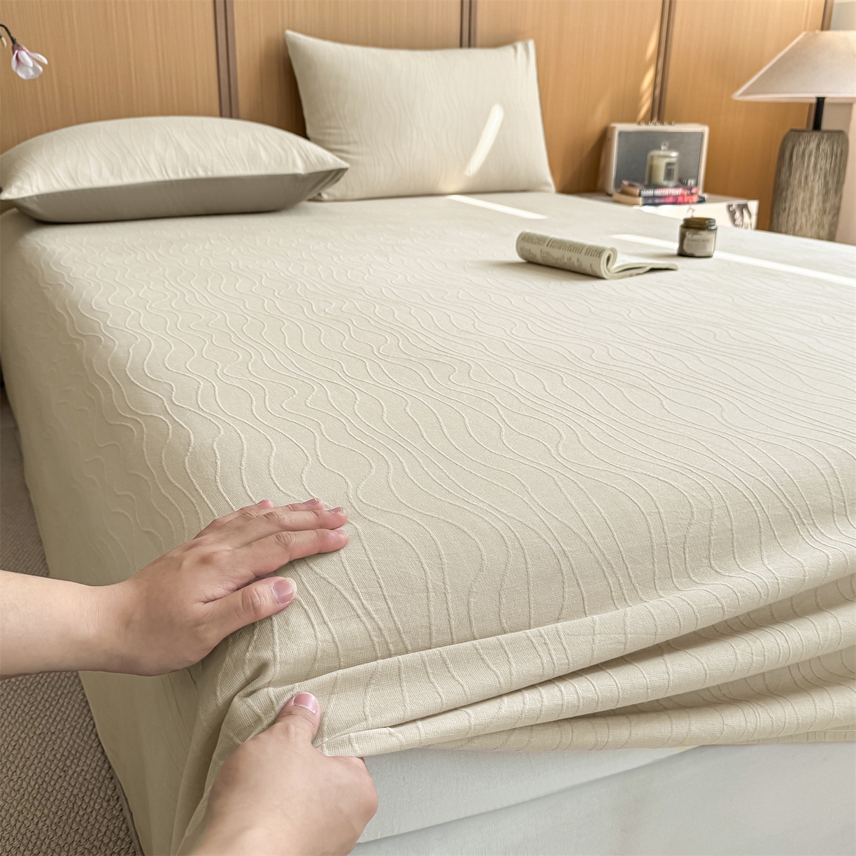 91家纺网 家纺一手货源 找家纺 灰鲸 2026新款全棉简约三层纱色织提花单品床单 浅忆-可可奶咖