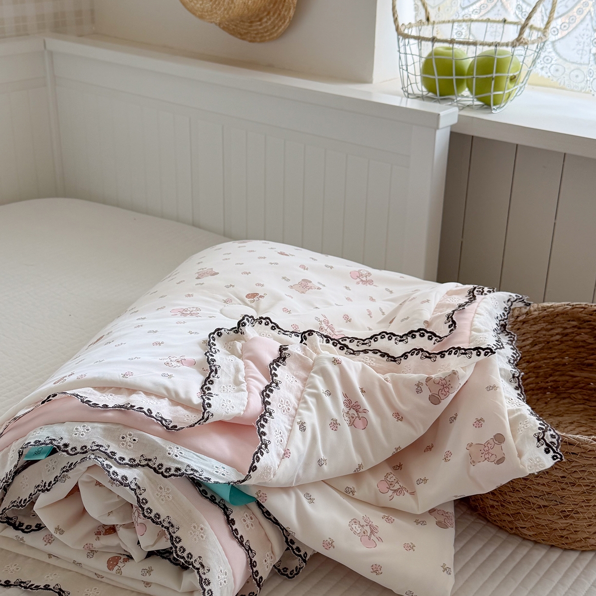 91家纺网 家纺一手货源 找家纺 Sweet dreams甜梦 2026新款A类蕾丝花边锦氨凉感夏凉被 樱桃小熊