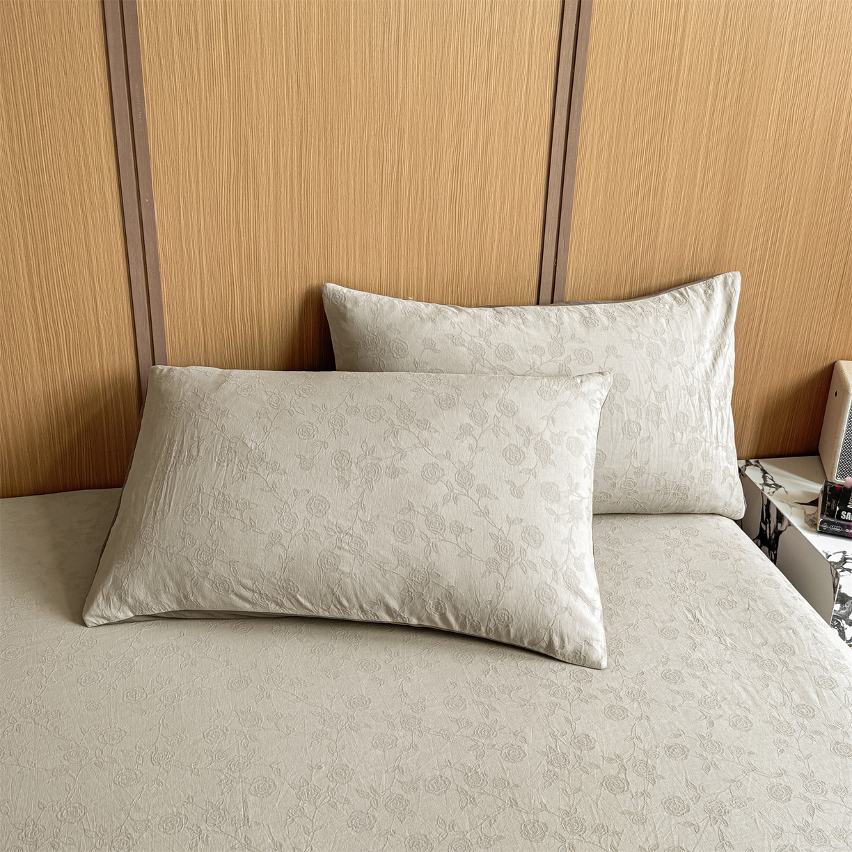 91家纺网 家纺一手货源 找家纺 灰鲸 2026新款全棉简约三层纱色织提花单品床单 蔷薇-可可奶咖