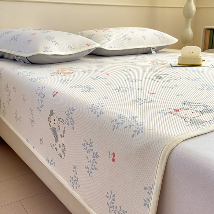 91家纺网 家纺一手货源 找家纺 几禾 2026新款卡通印花凉感凉豆豆凉席系列 樱桃泡泡狗--床席款