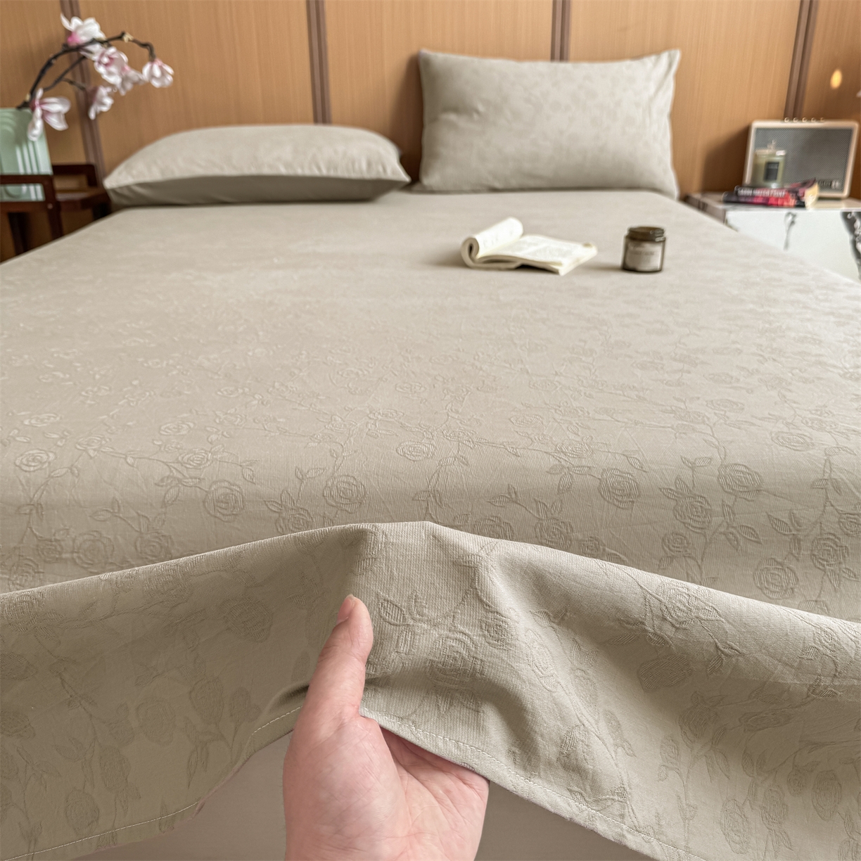 91家纺网 家纺一手货源 找家纺 灰鲸 2026新款全棉简约三层纱色织提花单品床单 蔷薇-可可奶咖