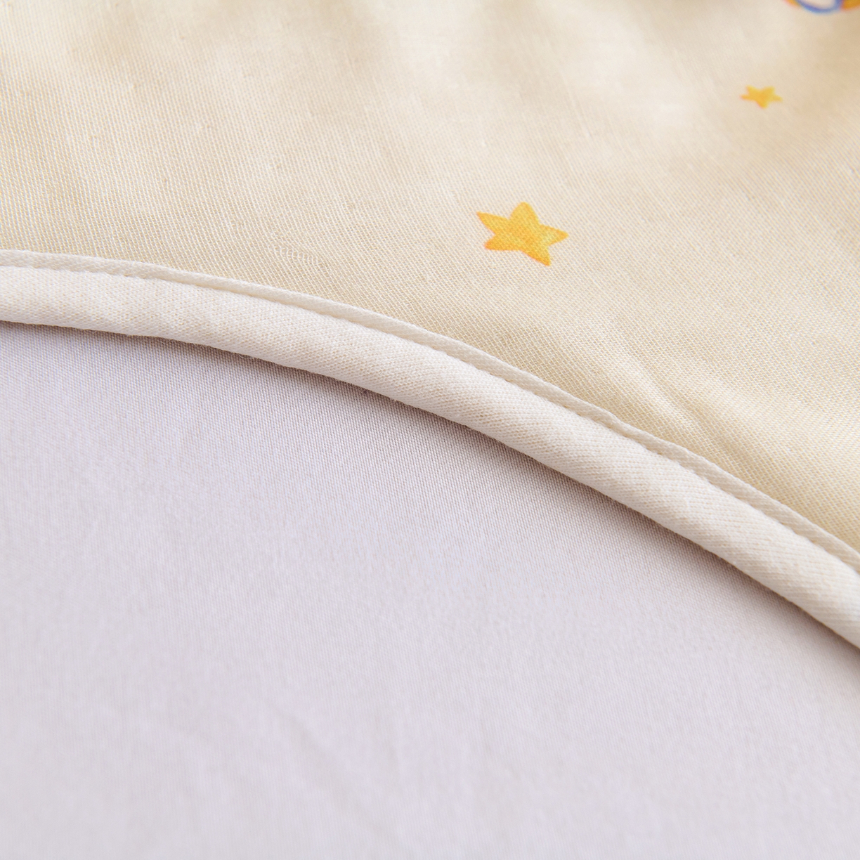 91家纺网 家纺一手货源 找家纺 拾小柒 2026新款全棉双层纱多功能防踢被 小熊战队