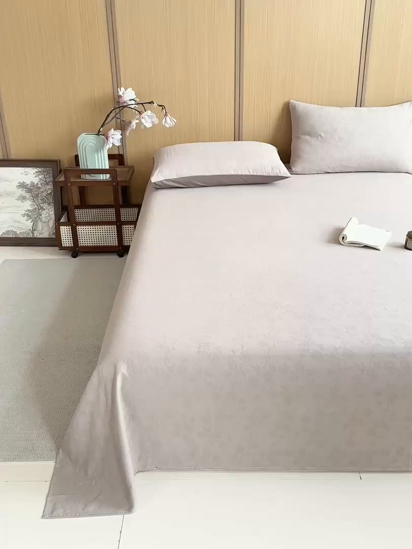 91家纺网 家纺一手货源 找家纺 灰鲸 2026新款全棉简约三层纱色织提花单品床单 蔷薇-可可奶咖