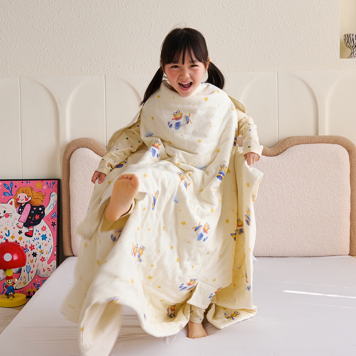 91家纺网 家纺一手货源 找家纺 拾小柒 2026新款全棉双层纱多功能防踢被 小熊战队