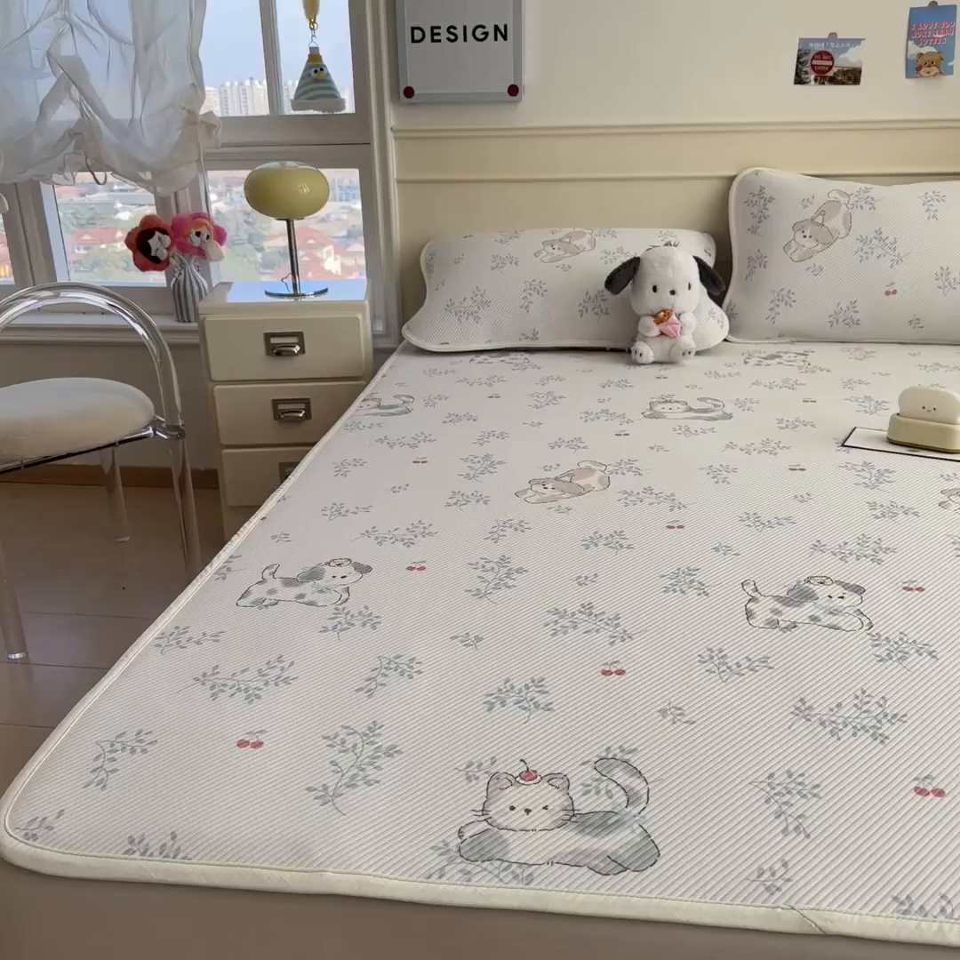 91家纺网 家纺一手货源 找家纺 几禾 2026新款卡通印花凉感凉豆豆凉席系列 樱桃泡泡狗--床席款