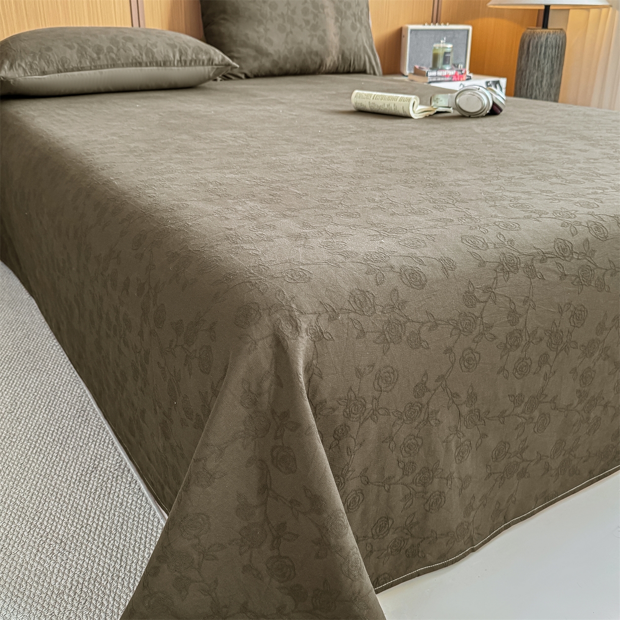 91家纺网 家纺一手货源 找家纺 灰鲸 2026新款全棉简约三层纱色织提花单品床单 蔷薇-摩卡