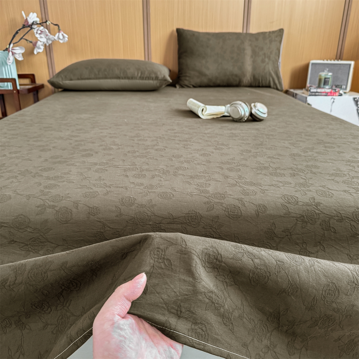 91家纺网 家纺一手货源 找家纺 灰鲸 2026新款全棉简约三层纱色织提花单品床单 蔷薇-摩卡