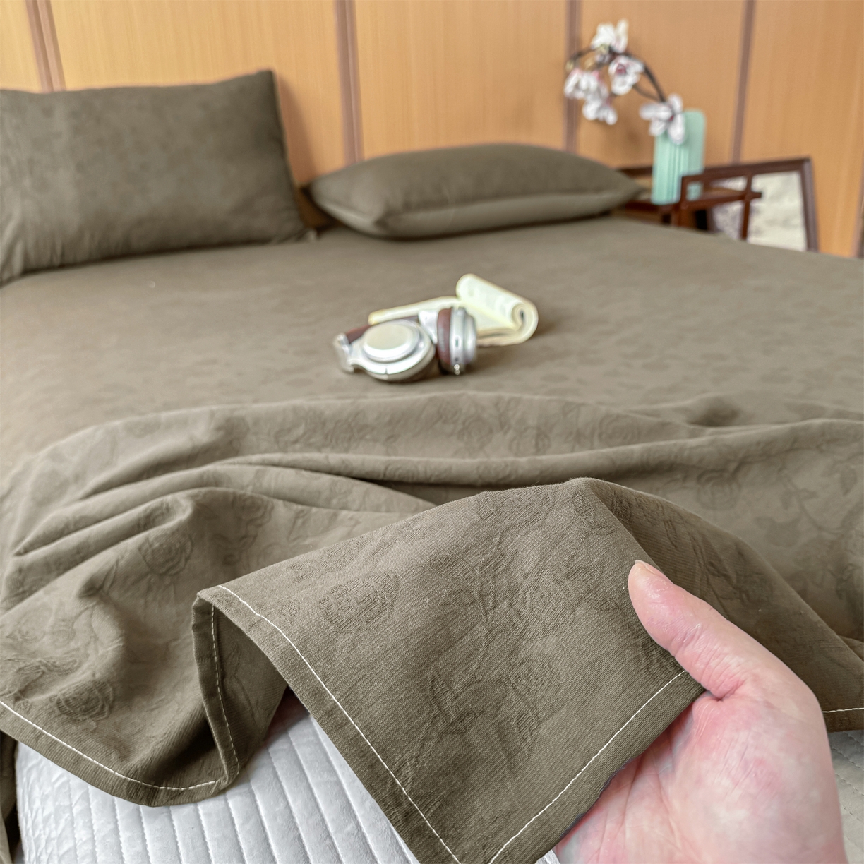 91家纺网 家纺一手货源 找家纺 灰鲸 2026新款全棉简约三层纱色织提花单品床单 蔷薇-摩卡