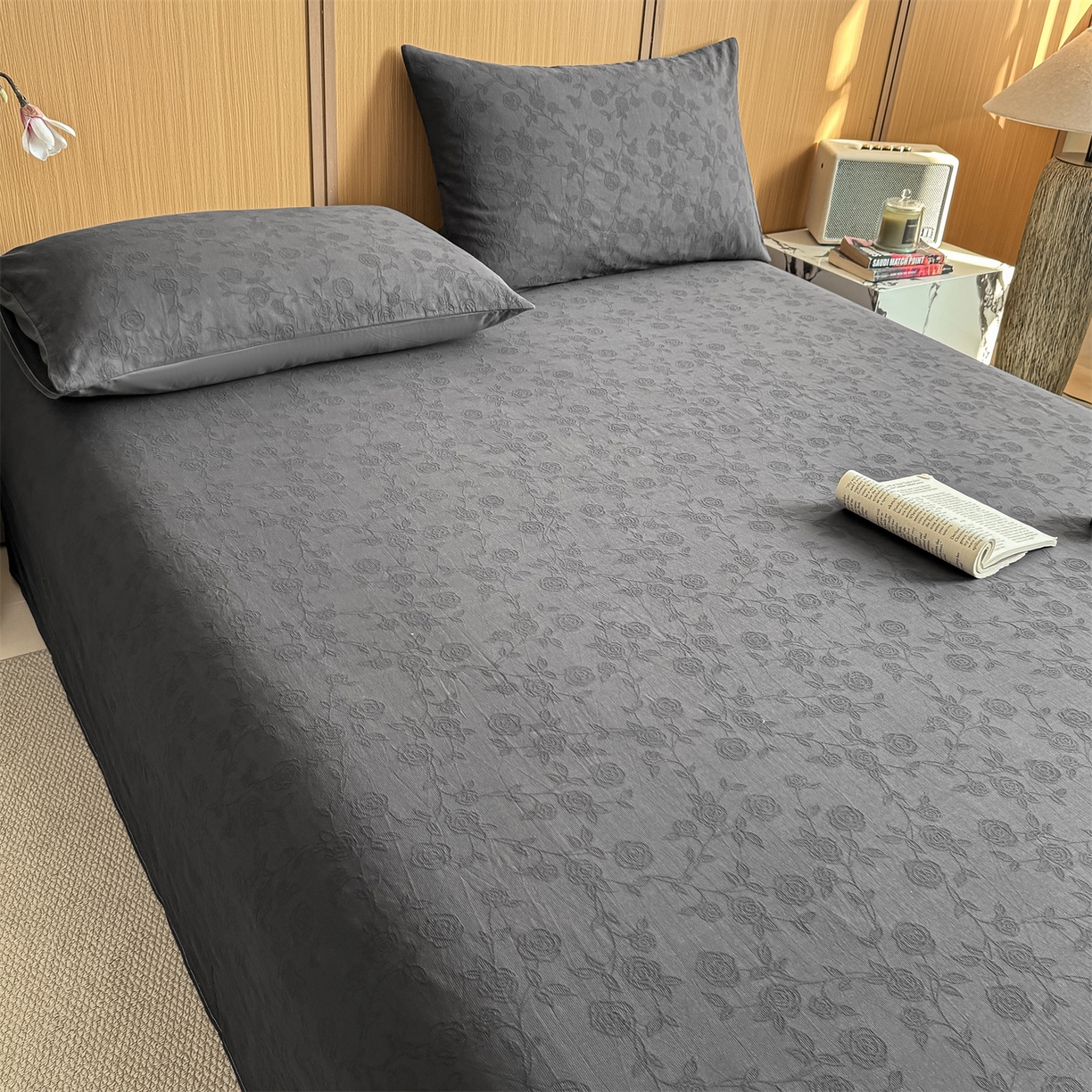 91家纺网 家纺一手货源 找家纺 灰鲸 2026新款全棉简约三层纱色织提花单品床单 蔷薇-素墨