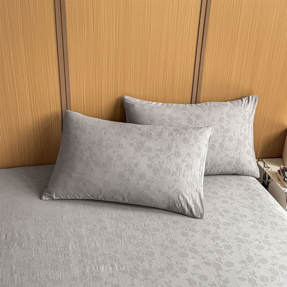 91家纺网 家纺一手货源 找家纺 灰鲸 2026新款全棉简约三层纱色织提花单品床单 蔷薇-雾灰