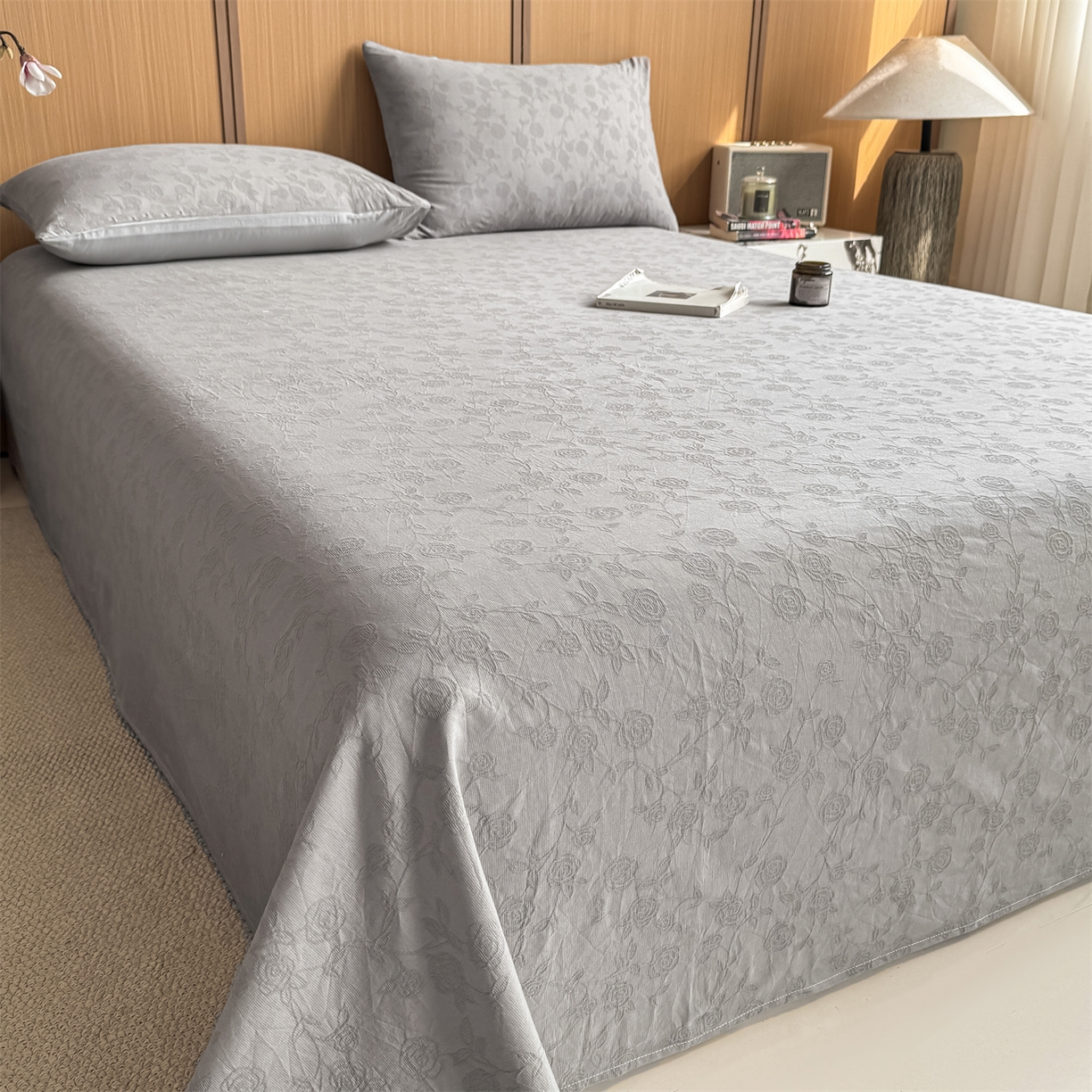 91家纺网 家纺一手货源 找家纺 灰鲸 2026新款全棉简约三层纱色织提花单品床单 蔷薇-雾灰