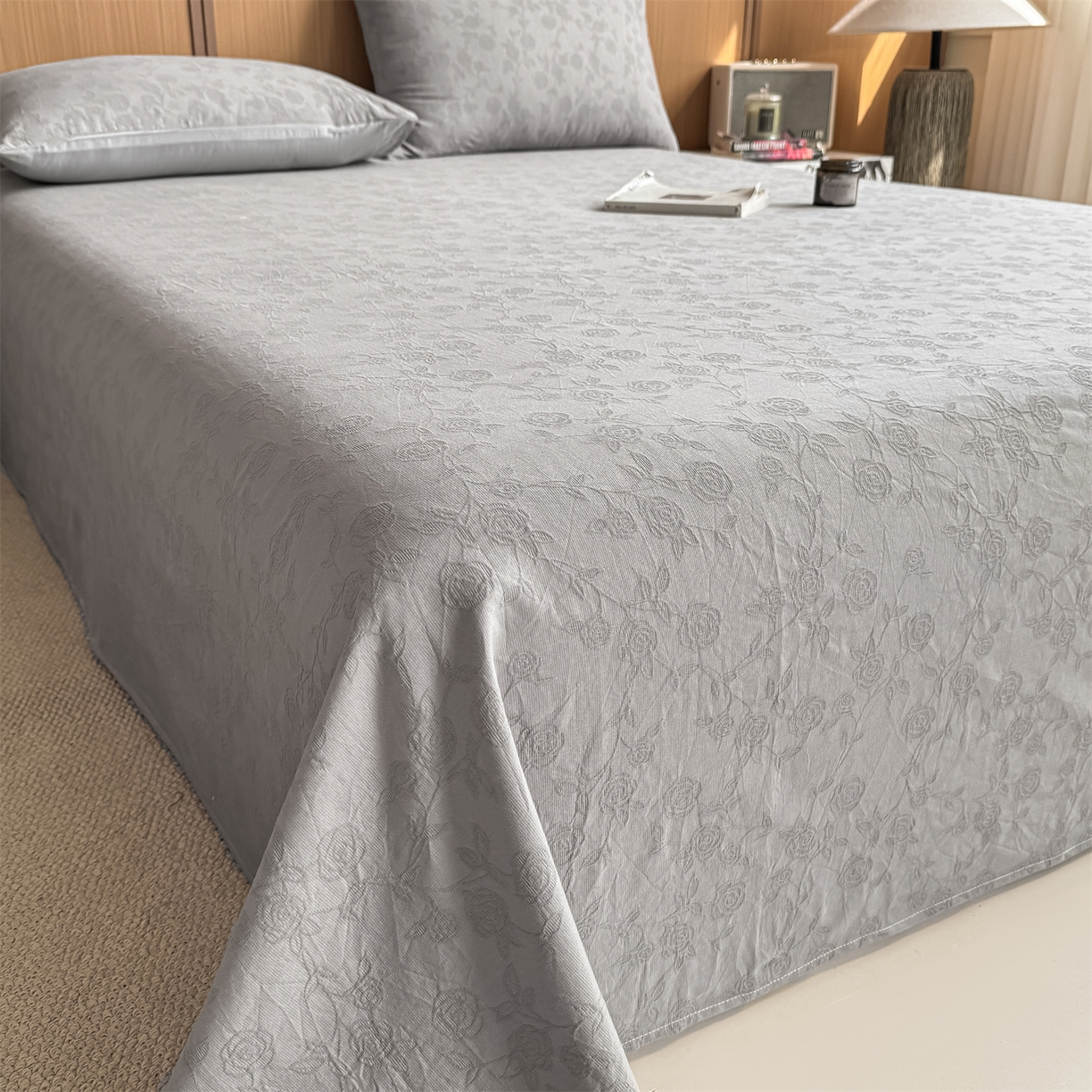 91家纺网 家纺一手货源 找家纺 灰鲸 2026新款全棉简约三层纱色织提花单品床单 蔷薇-雾灰