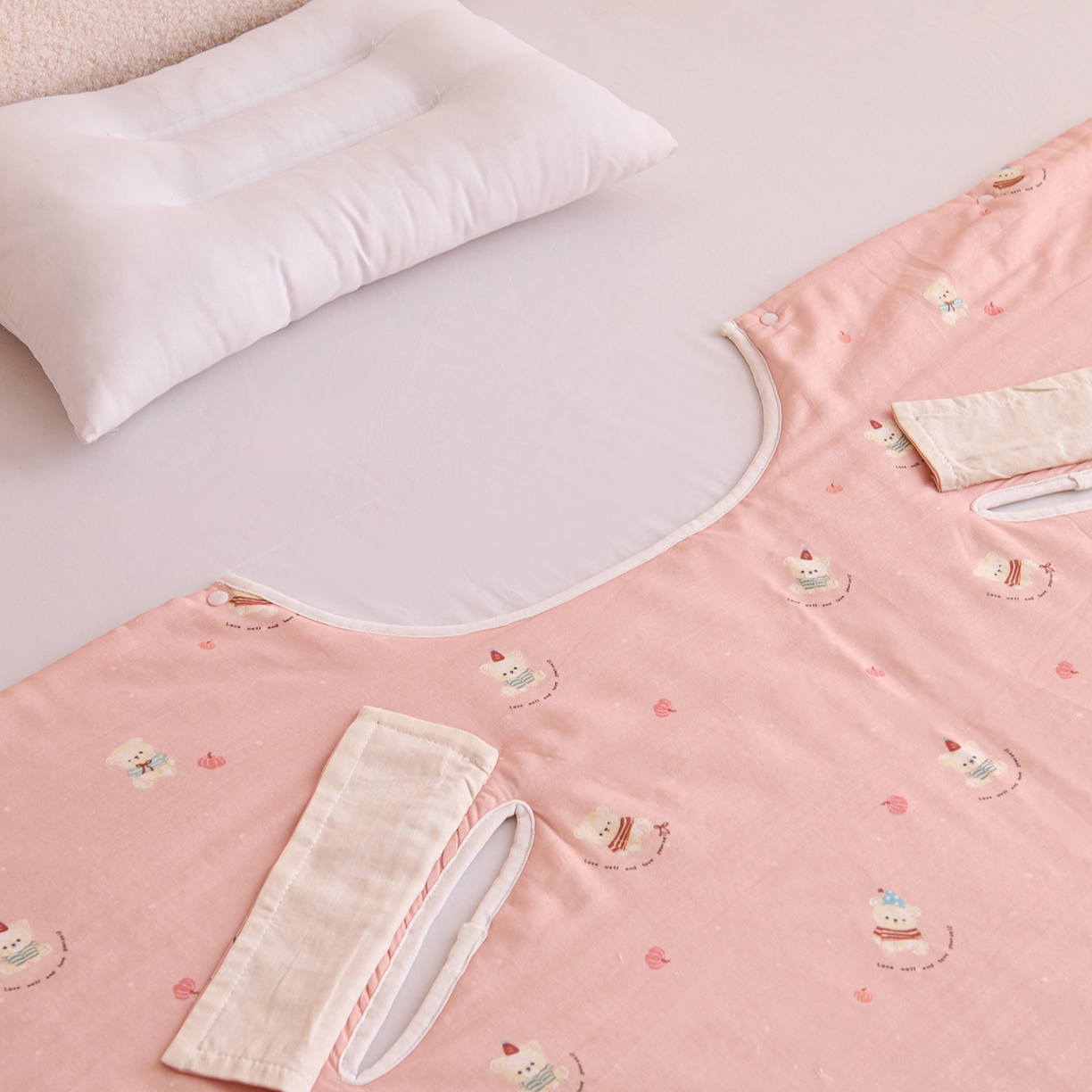 91家纺网 家纺一手货源 找家纺 拾小柒 2026新款全棉双层纱多功能防踢被 熊宝贝粉