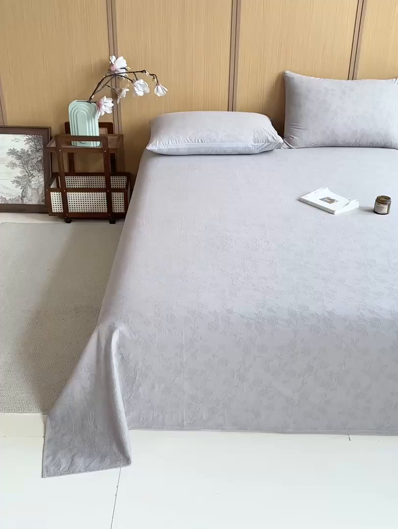 91家纺网 家纺一手货源 找家纺 灰鲸 2026新款全棉简约三层纱色织提花单品床单 蔷薇-雾灰