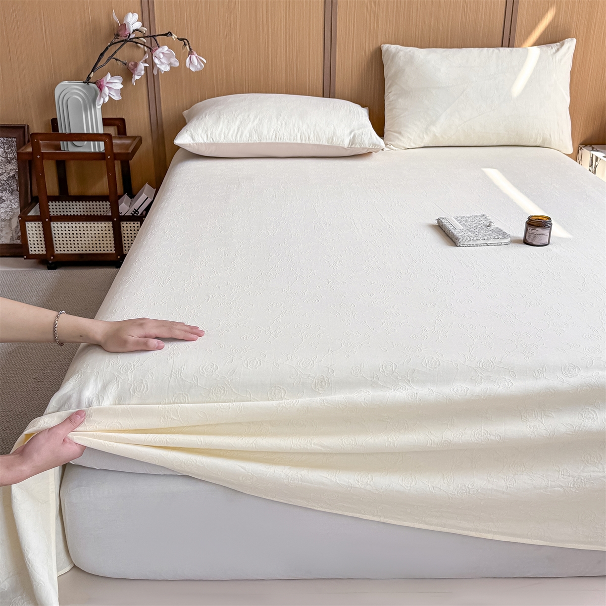 91家纺网 家纺一手货源 找家纺 灰鲸 2026新款全棉简约三层纱色织提花单品床单 蔷薇-杏仁奶霜