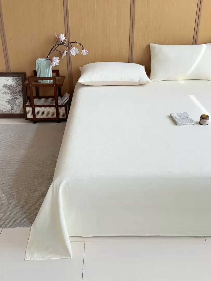 91家纺网 家纺一手货源 找家纺 灰鲸 2026新款全棉简约三层纱色织提花单品床单 蔷薇-杏仁奶霜