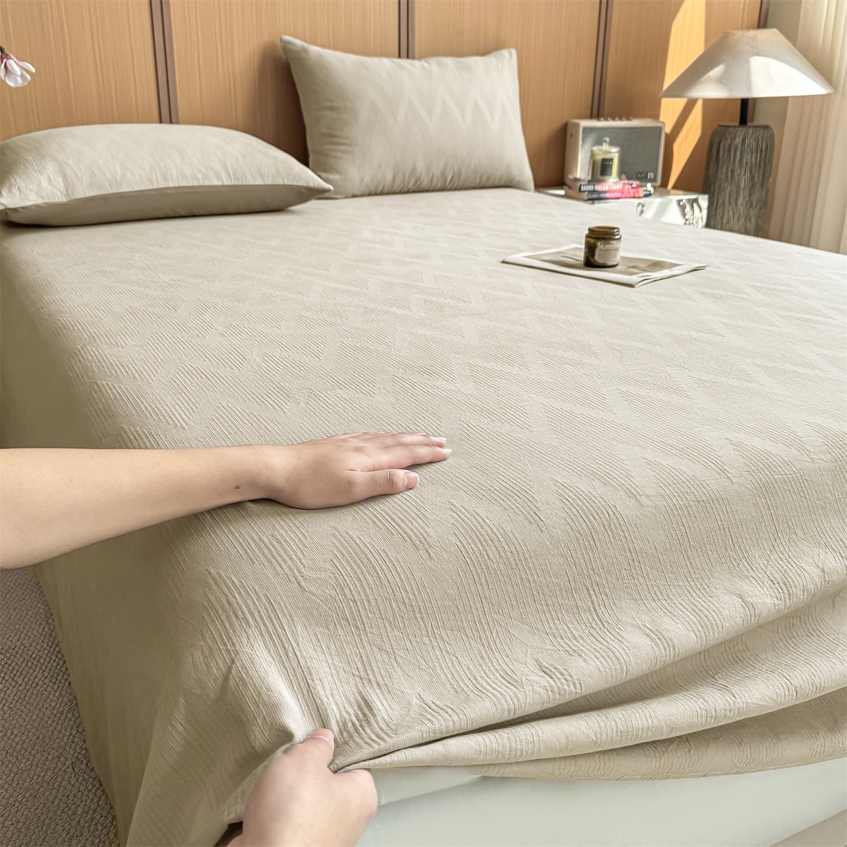 91家纺网 家纺一手货源 找家纺 灰鲸 2026新款全棉简约三层纱色织提花单品床单 影韵-可可奶咖