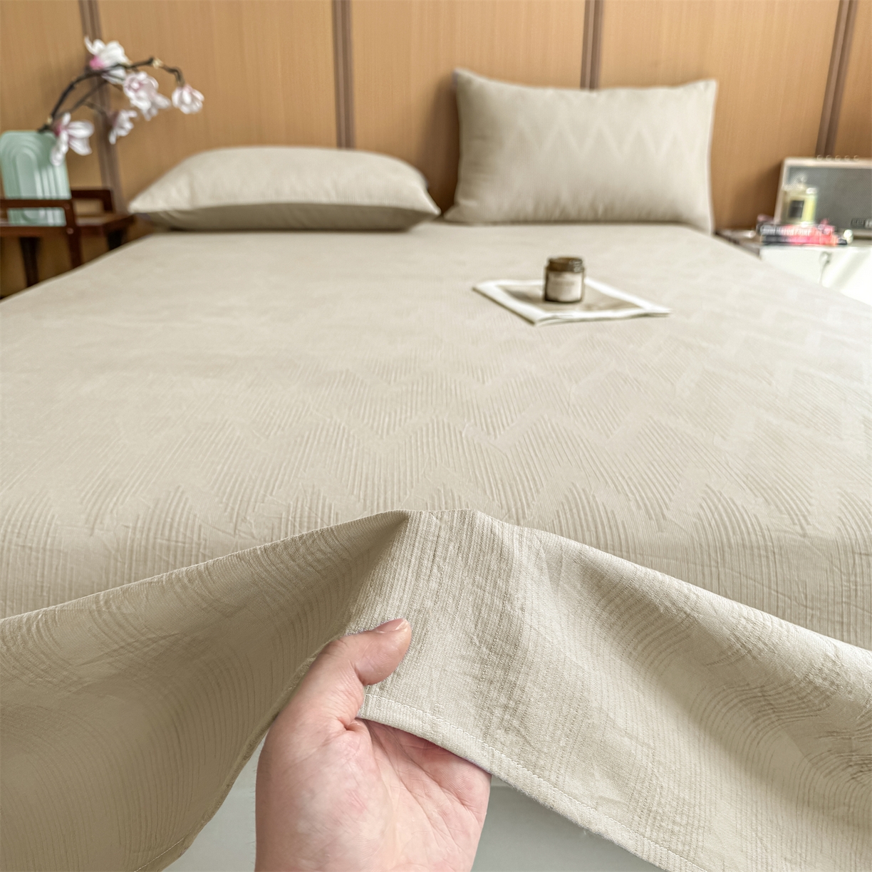 91家纺网 家纺一手货源 找家纺 灰鲸 2026新款全棉简约三层纱色织提花单品床单 影韵-可可奶咖