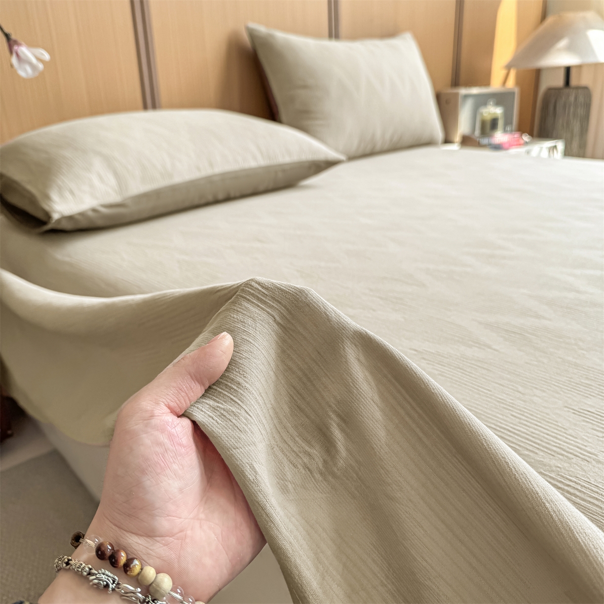 91家纺网 家纺一手货源 找家纺 灰鲸 2026新款全棉简约三层纱色织提花单品床单 影韵-可可奶咖