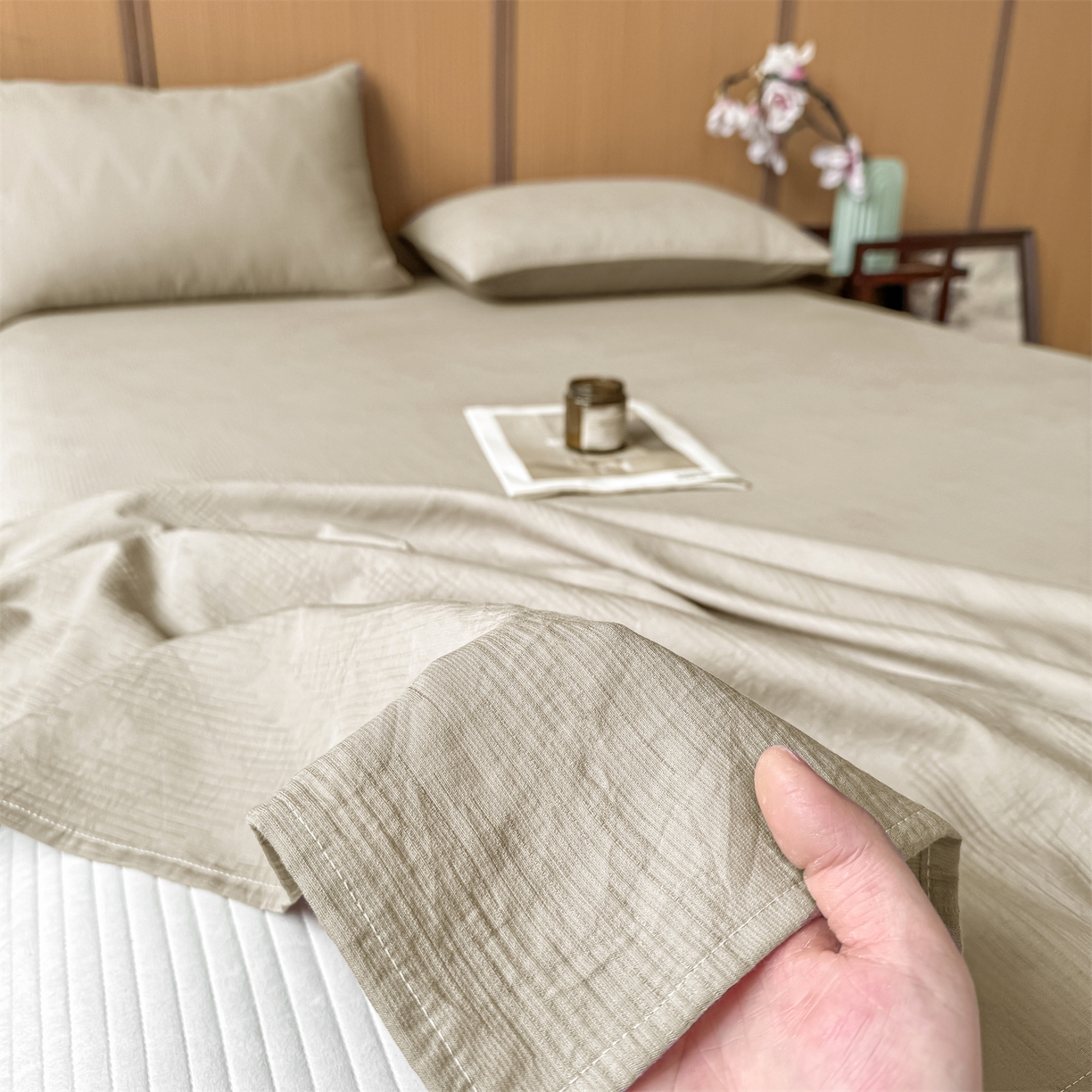 91家纺网 家纺一手货源 找家纺 灰鲸 2026新款全棉简约三层纱色织提花单品床单 影韵-可可奶咖