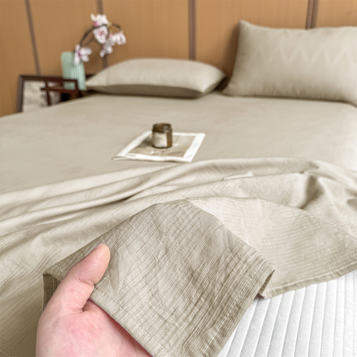 91家纺网 家纺一手货源 找家纺 灰鲸 2026新款全棉简约三层纱色织提花单品床单 影韵-可可奶咖